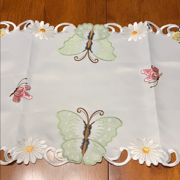 Table Runner - Picture 3 of 4